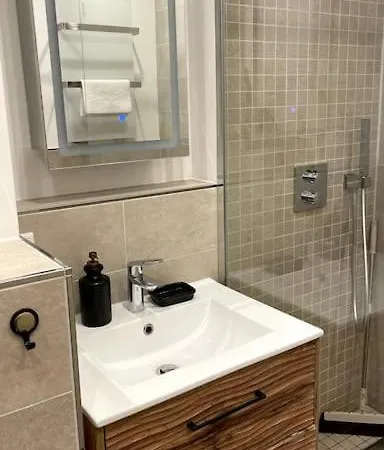 Zentrale Und Gemuetliche In * Neuss