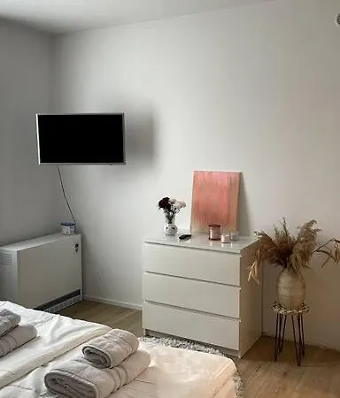 Zentrale Und Gemuetliche In Apartment